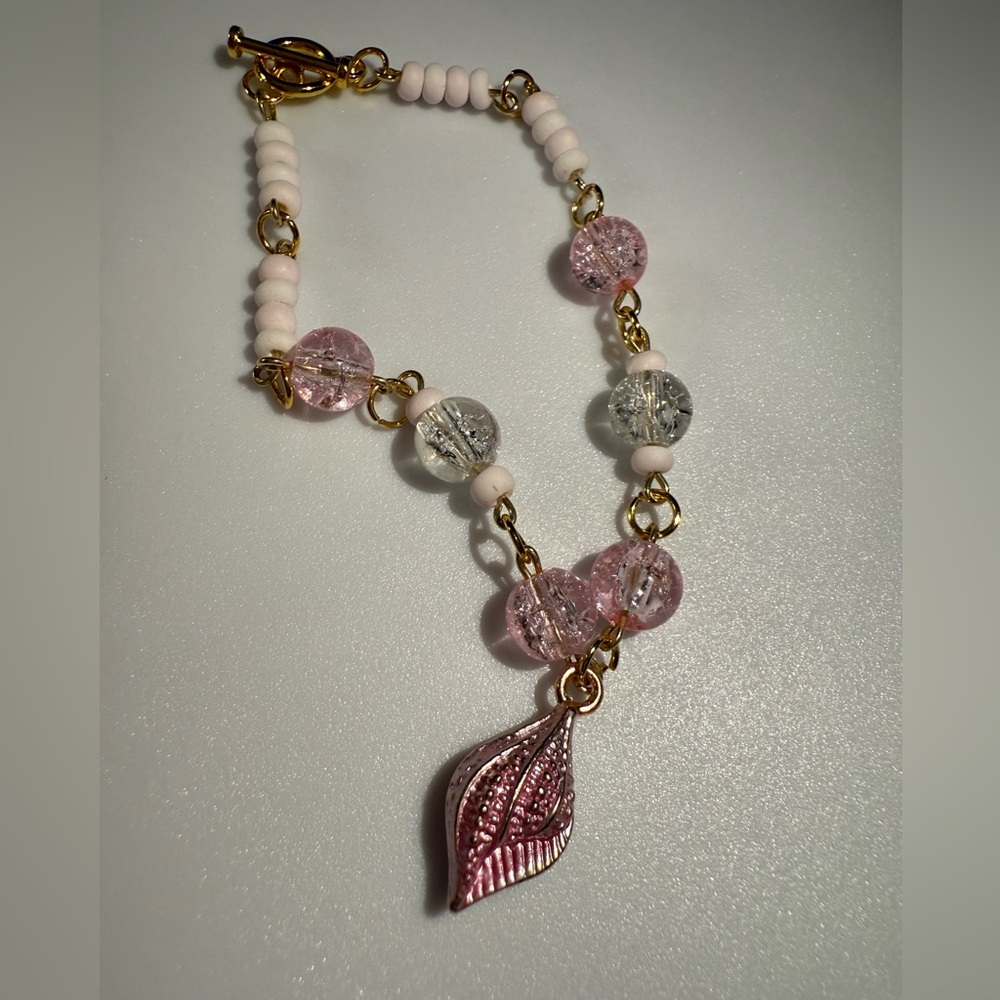 Elegant Pink and Gold Leaf Pendant Bracelet